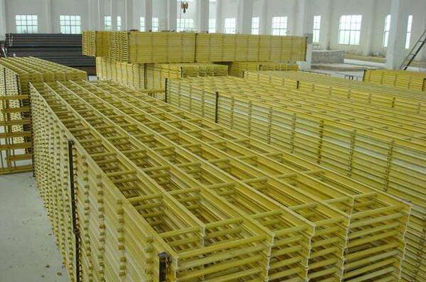 ���D����������м�